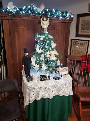 2018 Village Christmas Tree