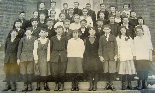 1917 Seventh Grade Class Photo